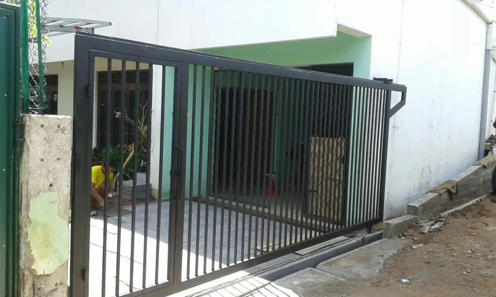 Wood & Steel railing thumbnail 3